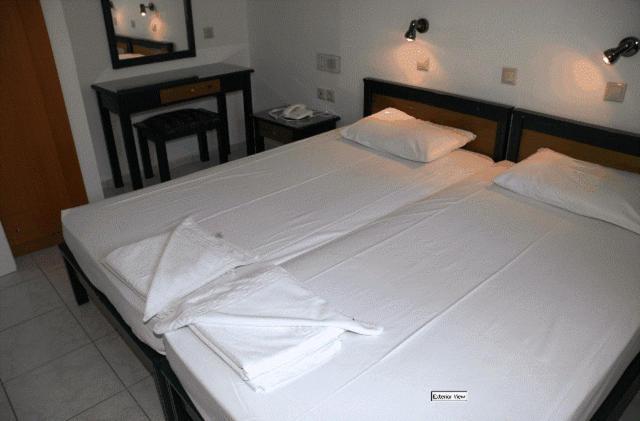 הרסוניסוס Silvia Apartments Hotel מראה חיצוני תמונה